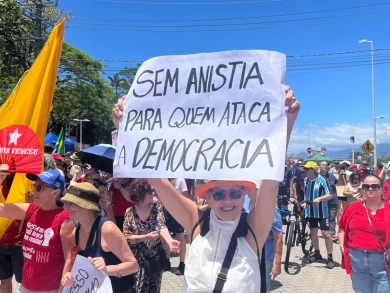 ato pela democracia - contra a anistia pl da dosimetria florianópolis foto francine canto 03