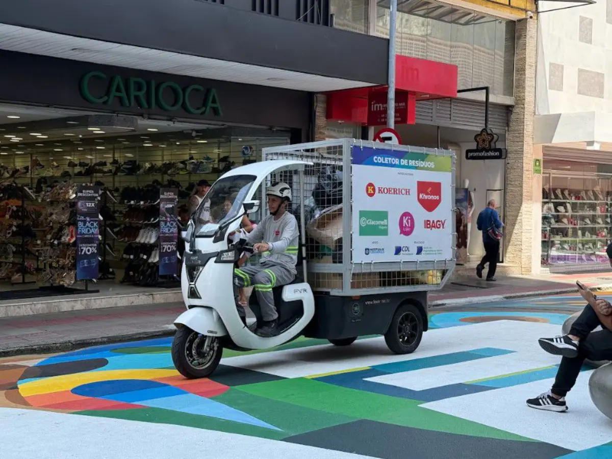 Carros coletores da CDL retiram mais de 760 toneladas de lixo do Centro de Florianópolis