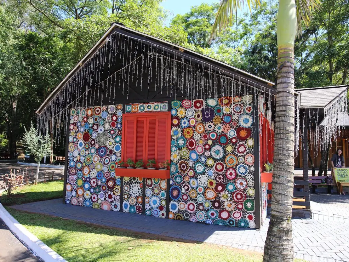 Chapecó apresenta novas atrações no Ecoparque com casa de crochê e asas em macramê