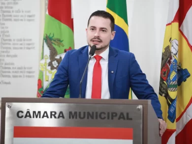 Blumenau aprova lei de Jean Volpato que combate a cobrança abusiva de guincho