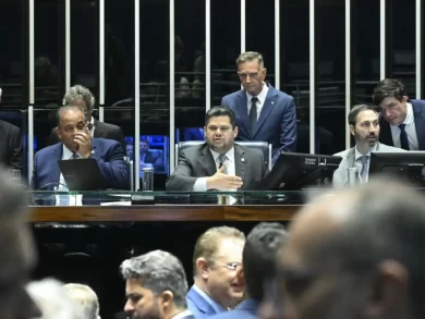 Senado aprova redução de pena para condenados pelos atos de 8 de janeiro