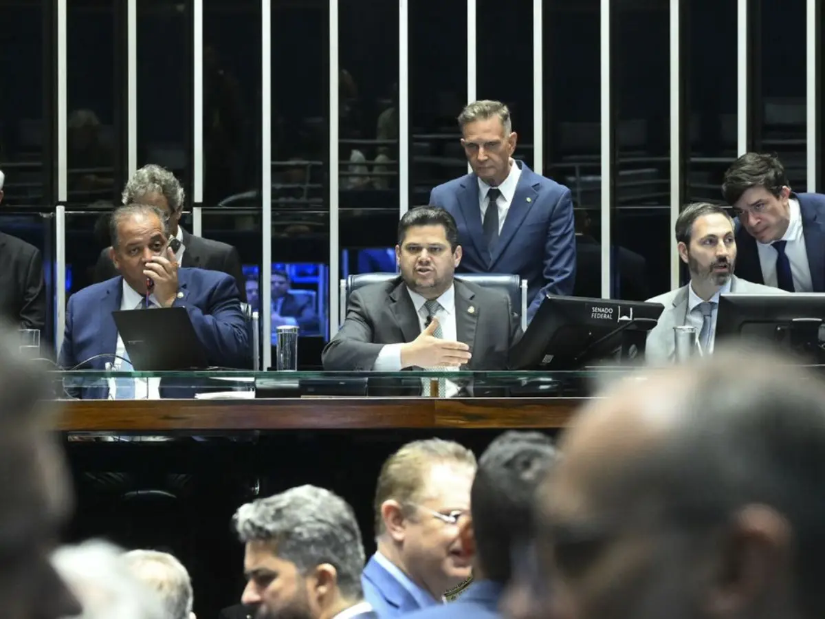 Senado aprova redução de pena para condenados pelos atos de 8 de janeiro