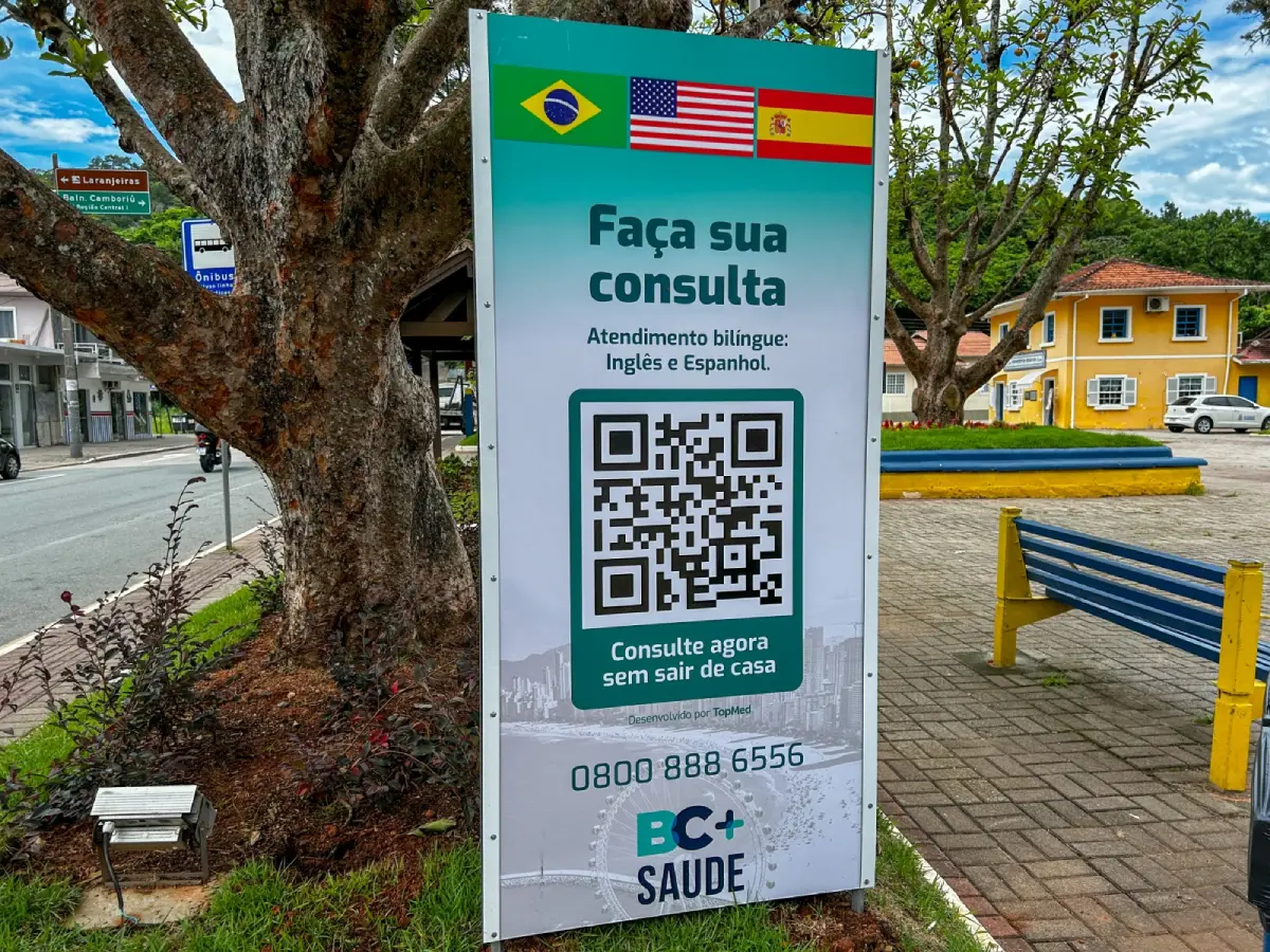 Totens do BC + Saúde orientam moradores e turistas sobre a telemedicina