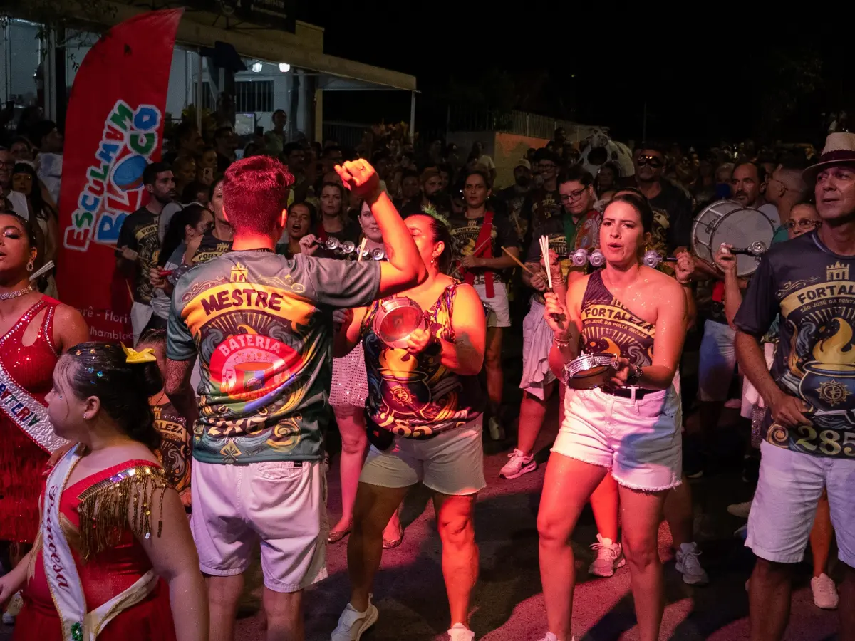 Rodas de samba, shows e DJs embalam o pré-Carnaval em Jurerê in_ até fevereiro
