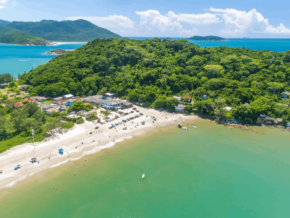 Alta temporada do turismo movimenta a economia local durante o verão