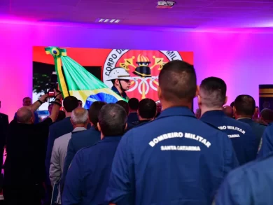 Corpo de Bombeiros Militar de SC celebra 100 anos com livro histórico e calendário