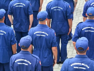 Corpo de Bombeiros Militar de SC oferece 630 vagas com salários superiores a R$ 8 mil