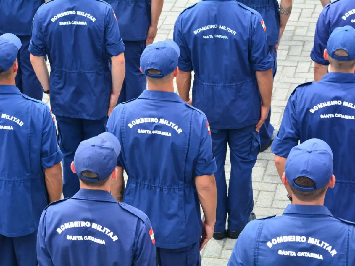 Corpo de Bombeiros Militar de SC oferece 630 vagas com salários superiores a R$ 8 mil