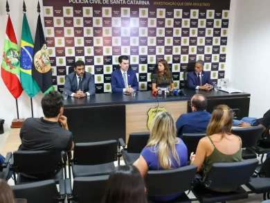 Polícia Civil indicia três pessoas por coação em investigação do caso do cão Orelha