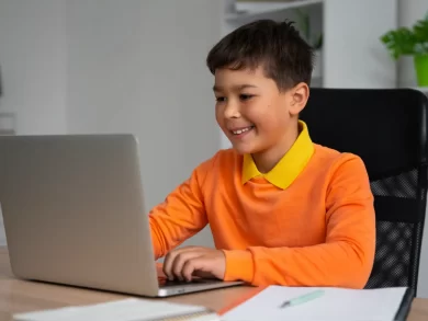 Educação digital nas escolas levanta debate sobre preparo do sistema educacional