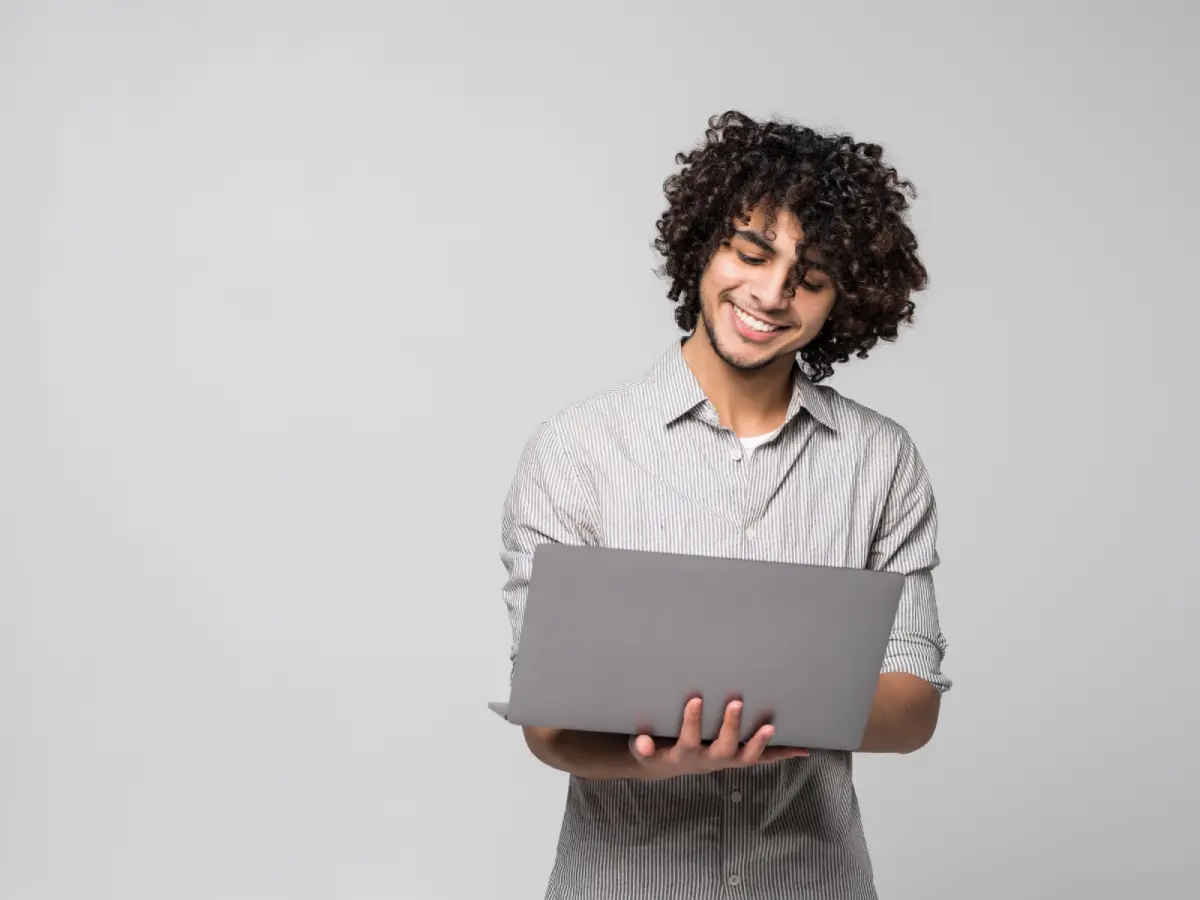 Entra21 oferece vagas gratuitas em tecnologia com inscrições abertas