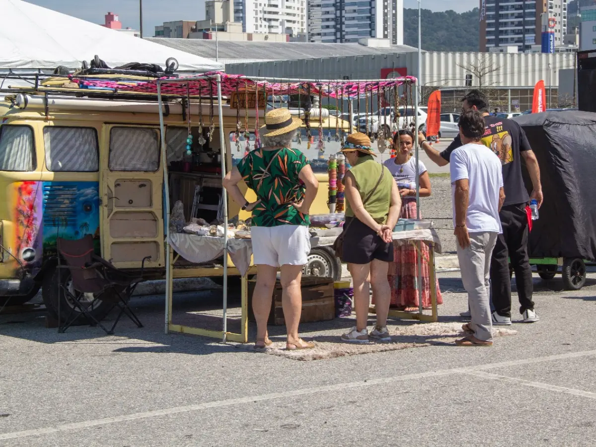Feira do Empreendedor reúne mais de 50 expositores na Beira-Mar de São José