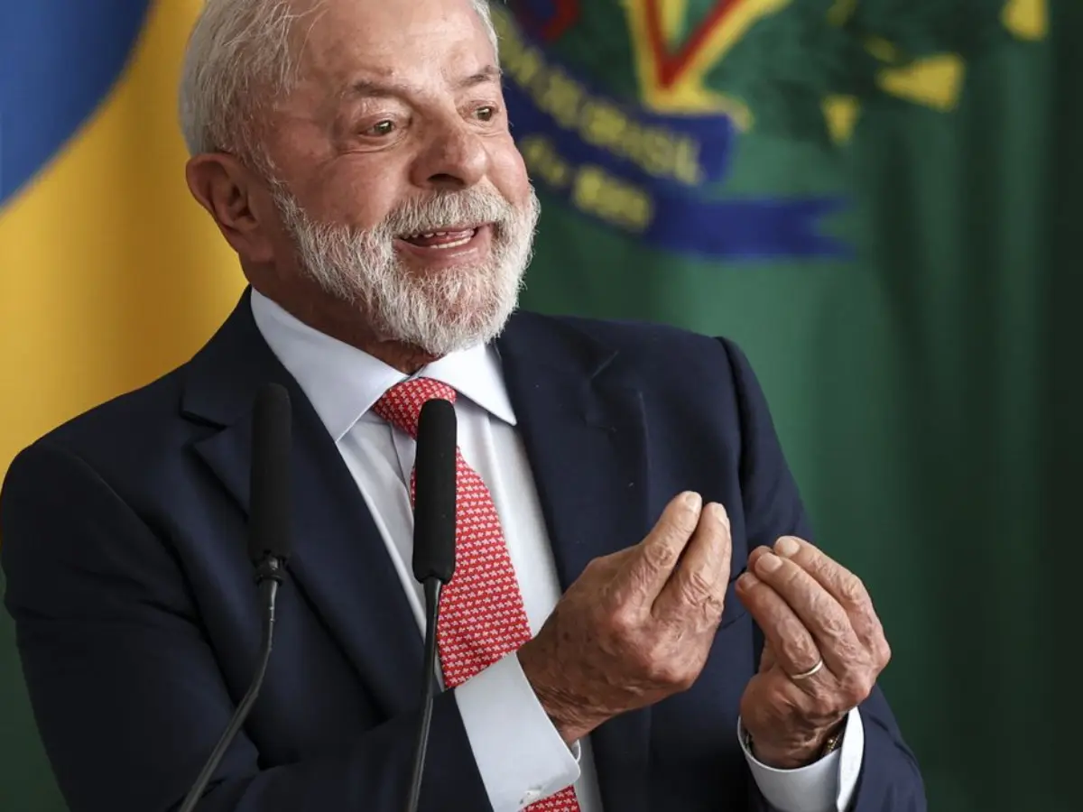 Lula diz que a democracia é obra em construção e precisa ser defendida