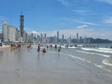 Praia Central de Balneário Camboriú alcança índice histórico de balneabilidade