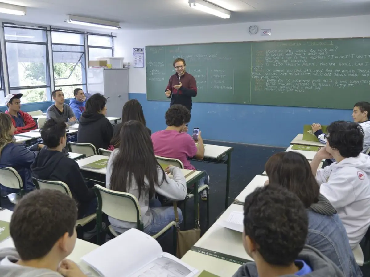 Piso do magistério tem reajuste de 5,4% e passa para R$ 5.130 em 2026