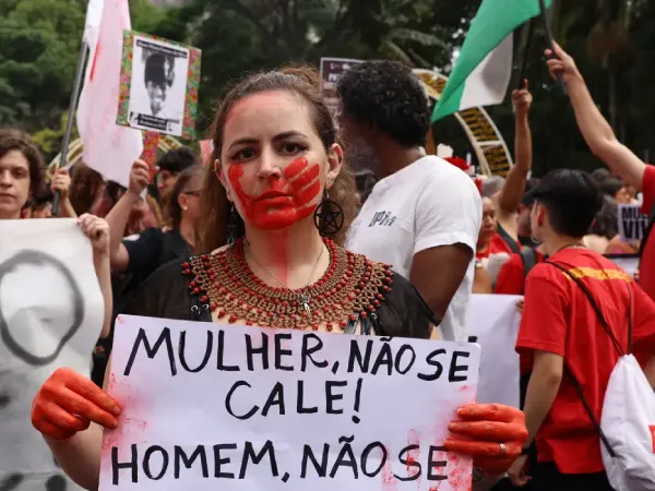 Recorde de feminicídio em 2025 amplia pressão por políticas públicas