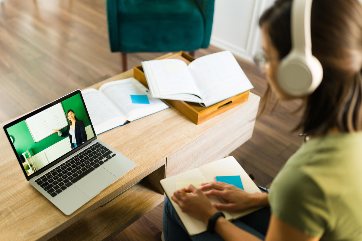 Cursos livres EaD ampliam acesso à qualificação