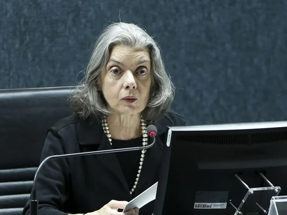 Cármen Lúcia orienta juízes eleitorais sobre conduta nas eleições