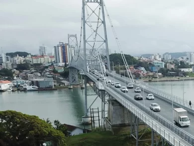 Carnaval 2026 altera trânsito na Ponte Hercílio Luz em Florianópolis