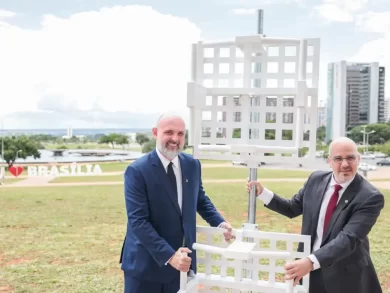 Antena de TV 3.0 é instalada pela EBC na Torre de TV de Brasília