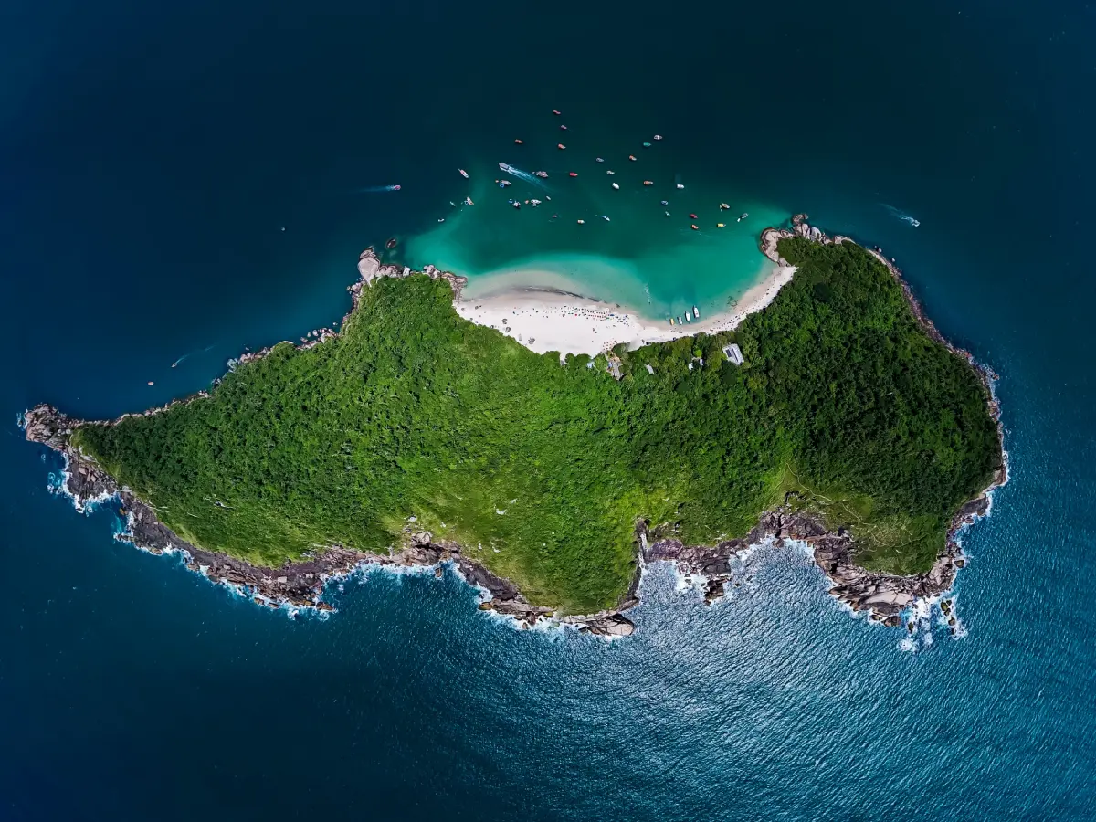 Primeiro verão com gestão municipal reduz superlotação na Ilha do Campeche