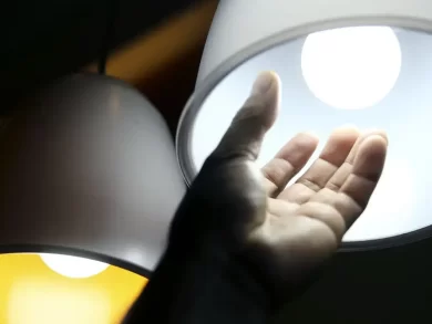 Contas de luz mantêm bandeira verde e sem taxa extra em março