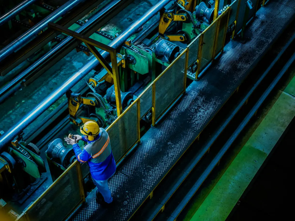 Indústria de Santa Catarina avança 3,2% em 2025, aponta IBGE