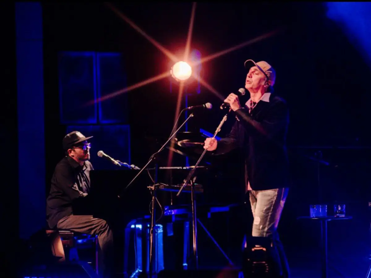 Zeca Baleiro traz a Florianópolis o show ‘Piano’