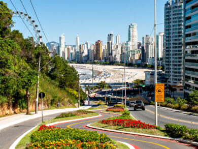 Pesquisa analisa impacto do calor extremo em praias de SC