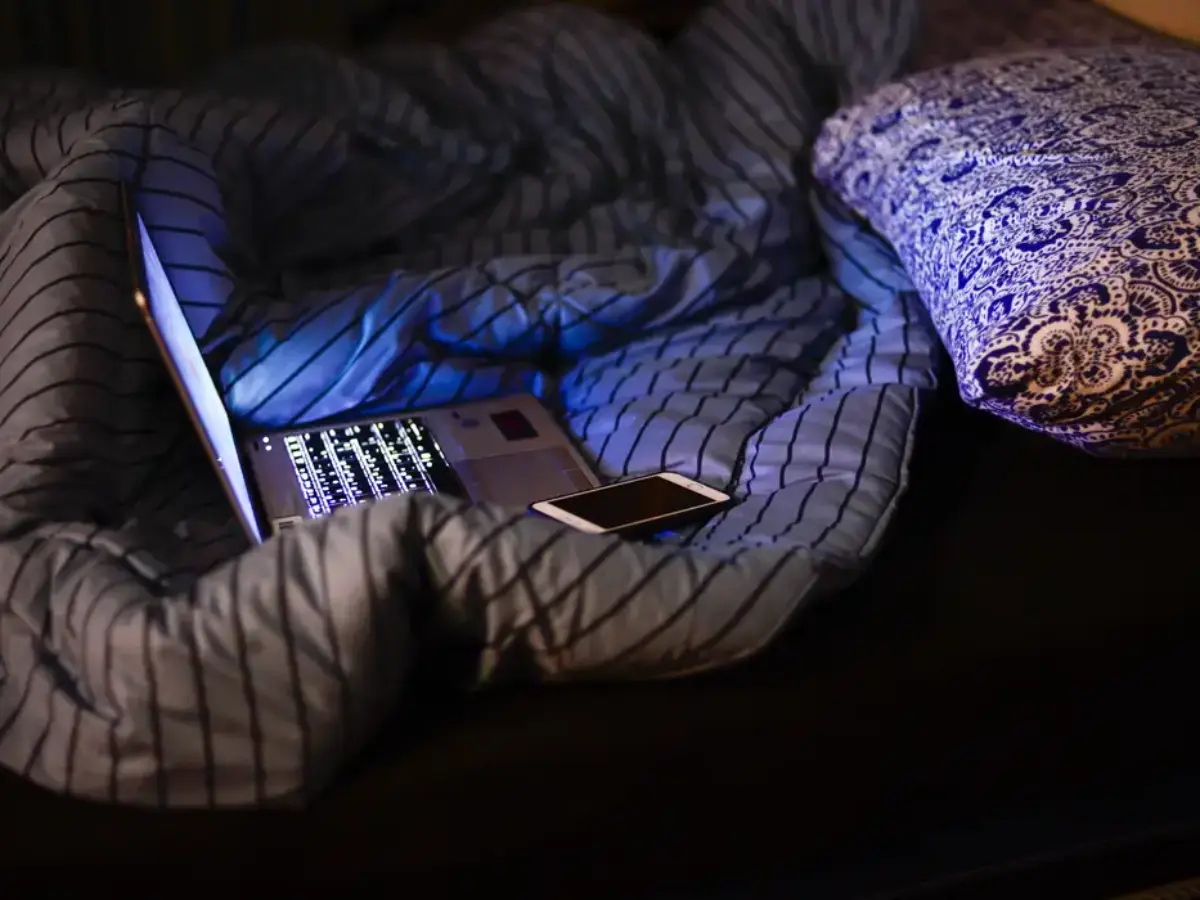 Violência sexual na internet afeta milhões de adolescentes no Brasil