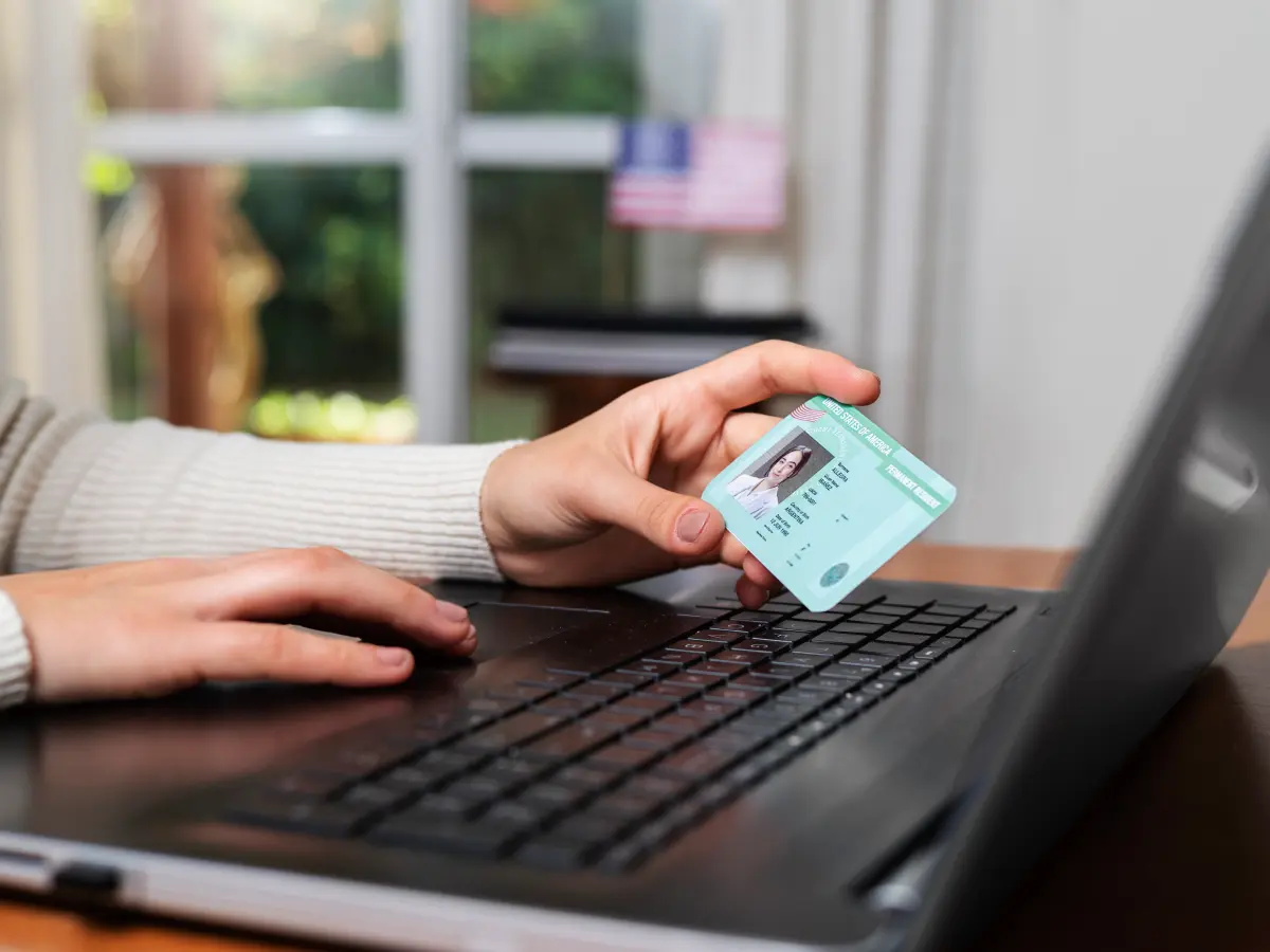 Segunda via da Carteira de Identidade Nacional pode ser solicitada online em Santa Catarina