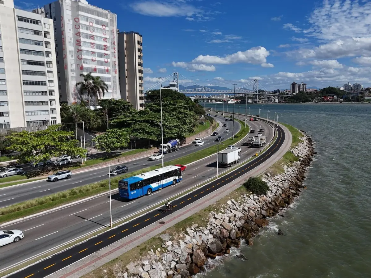Beira-Mar Norte tem ciclovia revitalizada e melhora segurança