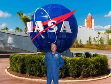 Astronauta da NASA com mais de mil horas no espaço visita Space Adventure em Balneário Camboriú