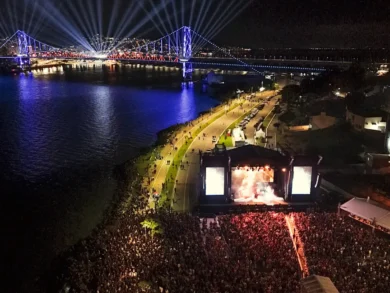 Centenário da Ponte Hercílio Luz reúne cerca de 100 mil pessoas em Florianópolis