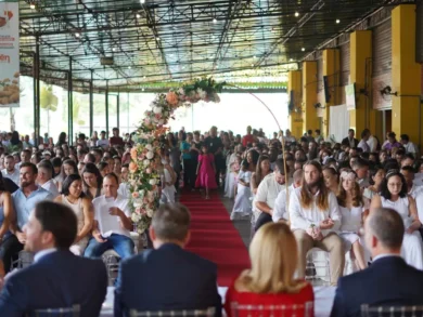 Joinville realiza maior casamento coletivo da história com 202 casais na Expoville
