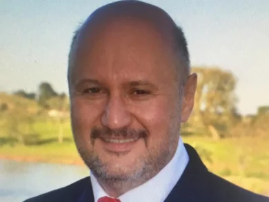 Obra de Adelcio Machado dos Santos debate desafios do desenvolvimento brasileiro
