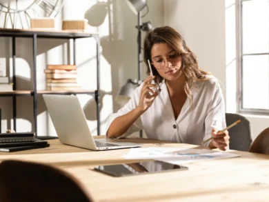 Emprego feminino cresce em grandes empresas de Santa Catarina, mas diferença salarial chega a 27,8%
