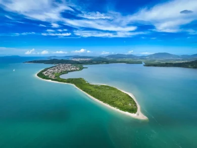 Florianópolis busca ampliar número de praias com selo Bandeira Azul e reforçar turismo sustentável