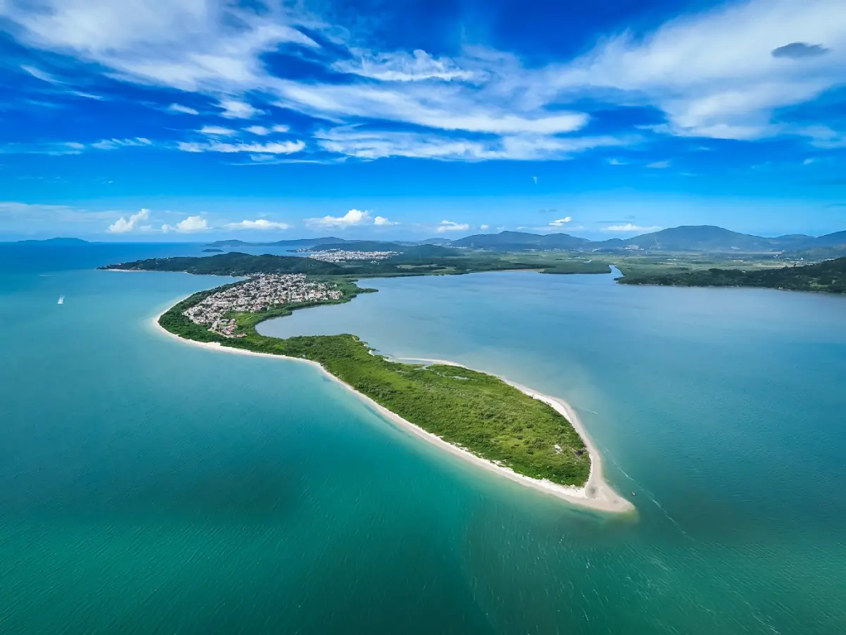 Florianópolis busca ampliar número de praias com selo Bandeira Azul e reforçar turismo sustentável