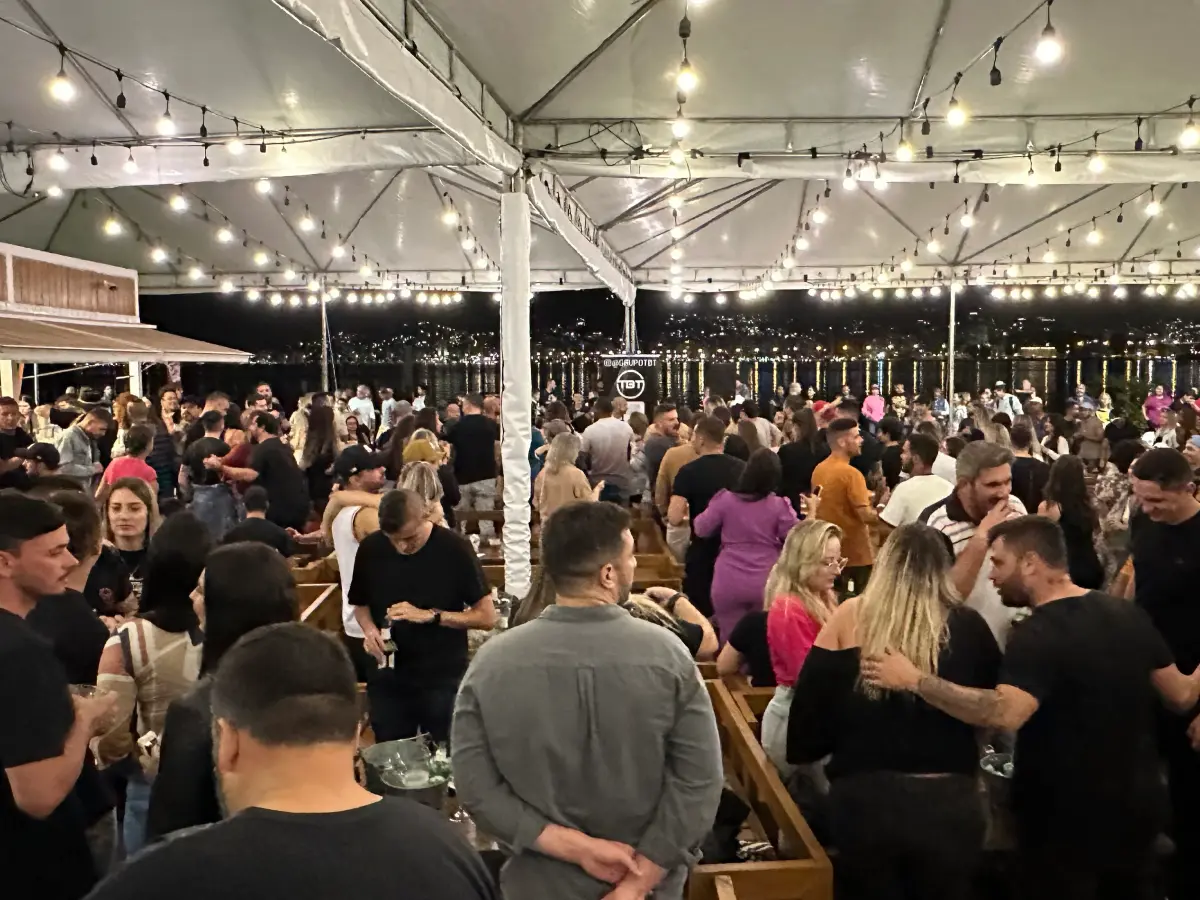 Floripa Sunset Cultural terá música eletrônica, pop rock e pagode gratuito na Beira-Mar Continental