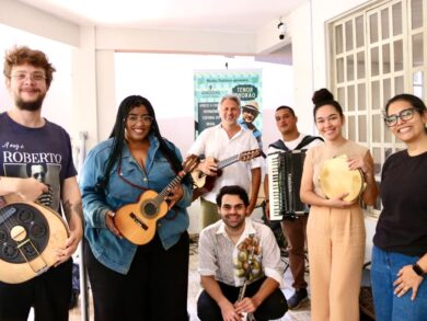 Tenor Chorão leva choro brasileiro gratuito a Arniqueira