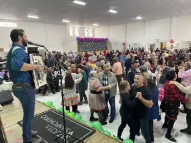 Arraiá da Melhor Idade reúne mais de mil idosos e fortalece convivência em Palhoça
