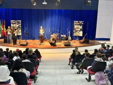 Escola Sonora leva concertos educativos gratuitos a escolas públicas de São José com homenagem a Hermeto Pascoal