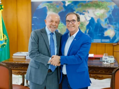 Lula em Itajaí participa de cerimônia naval e visita obras da Petrobras