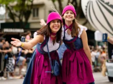 Oktoberfest Blumenau 2026 terá oito desfiles e amplia programação da festa