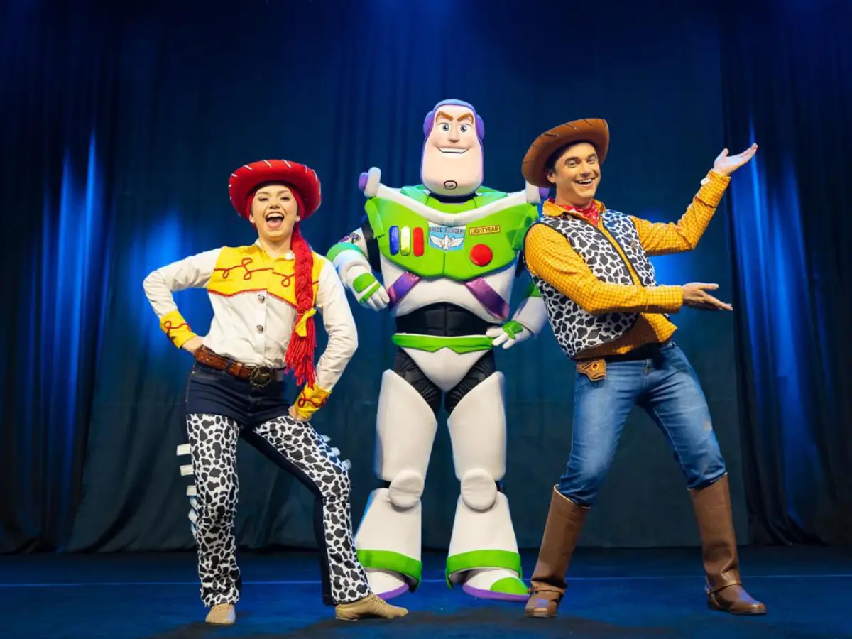 Toy Story ganha sessão gratuita de teatro no Beiramar Shopping neste domingo