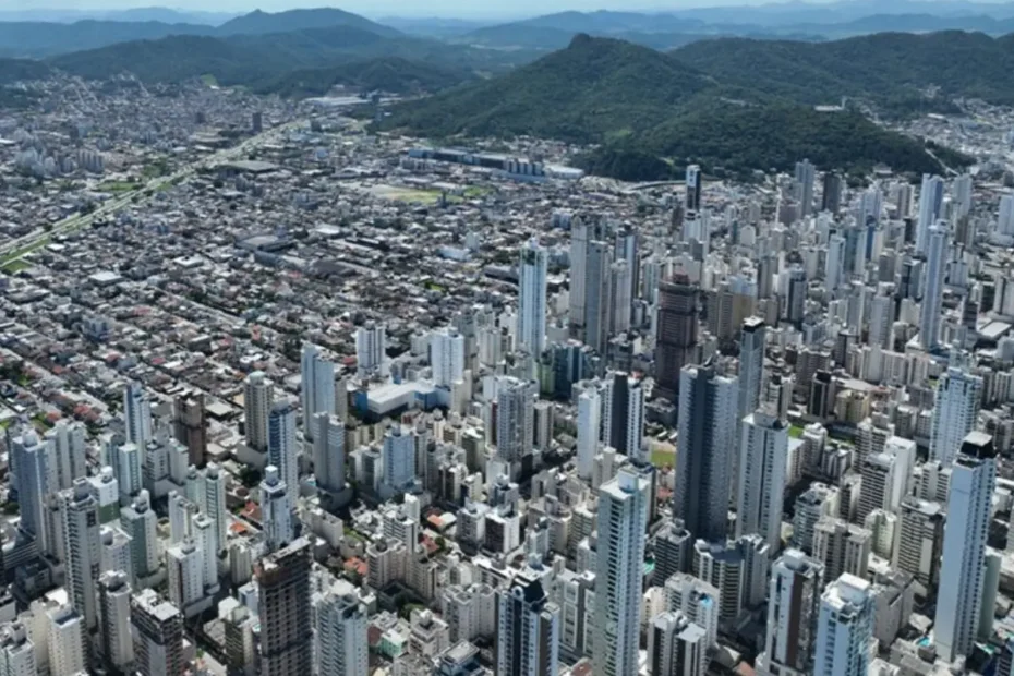 Mudança no IPTU para imóveis novos avança em Balneário Camboriú