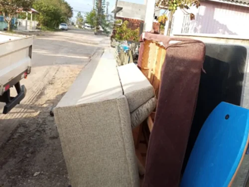 Palhoça reforça coleta de lixo pesado e orienta moradores sobre descarte correto