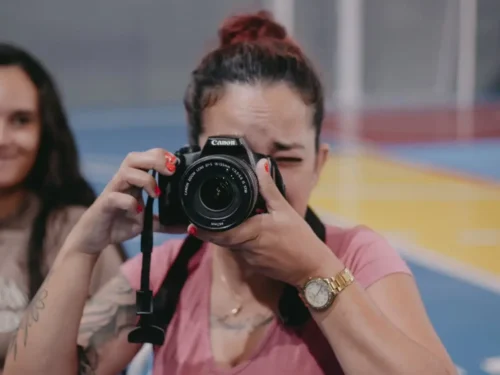 Curso gratuito de audiovisual para mulheres recebe inscrições em São José