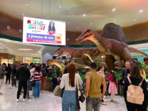 Tiranossauro Rex de seis metros de altura chega ao Continente Shopping em exposição gratuita